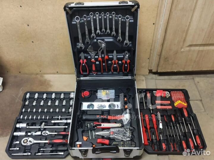 Набор ключей и головок 187 SATA