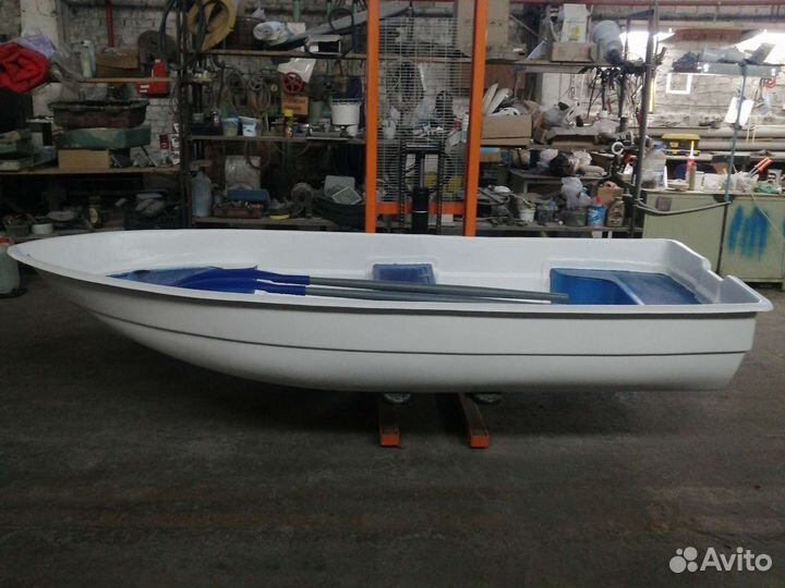 Стеклопластиковая лодка