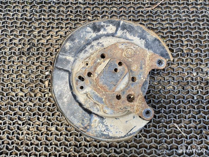 Кулак задний Кашкай J10 Nissan Qashqai