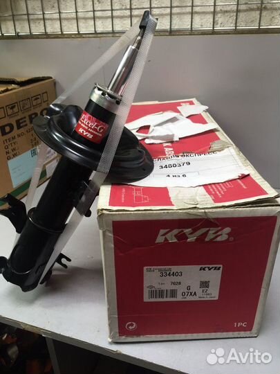 Амортизатор передний правый KYB 334403