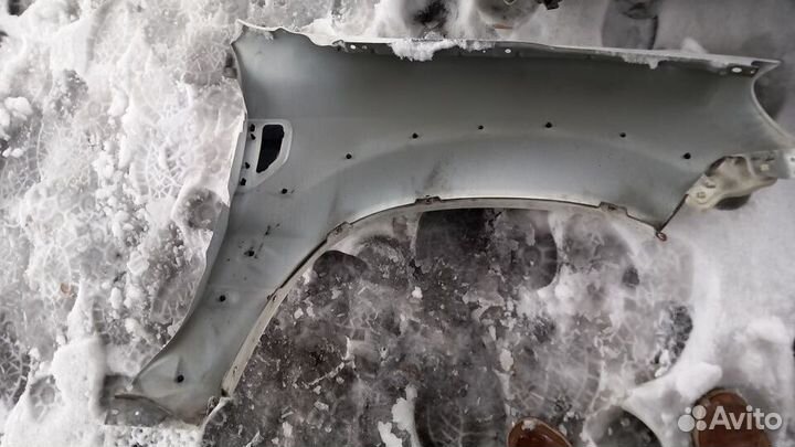 Escape тайванец 2007-2009 крыло переднее левое