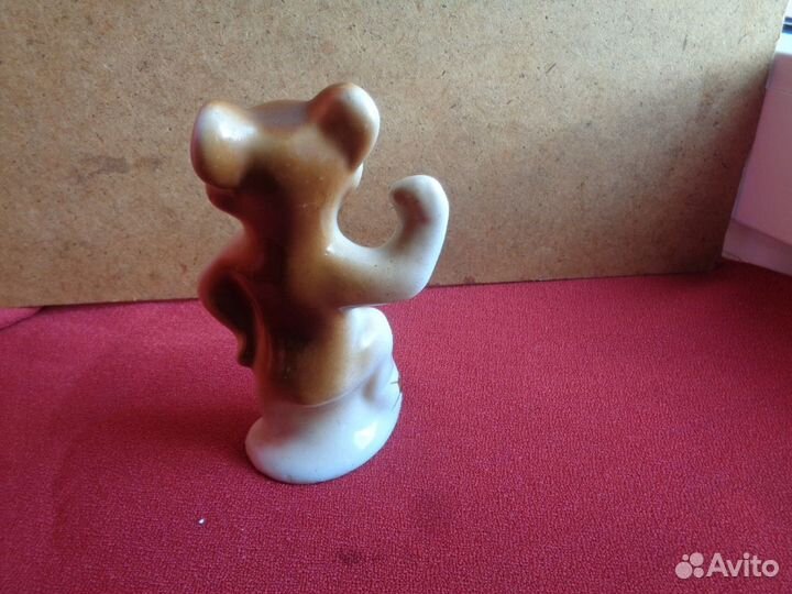 Фарфоровая статуэтка. СССР. мишка. футболист. дина