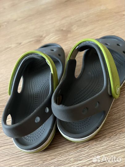 Сандали crocs J2