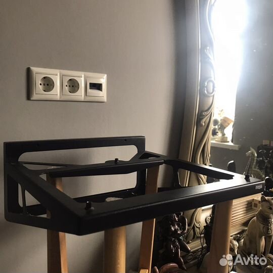 Настенная полка rega для проигровптеля винила