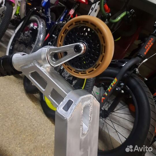 Трюковой самокат Hipe