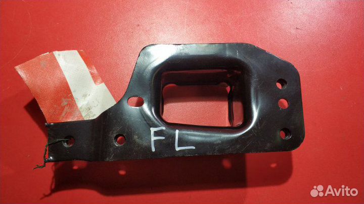 Кронштейн усилителя бампера передний левый