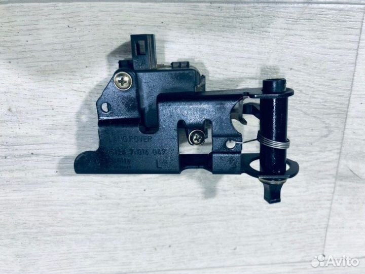 Замок двери багажника левый Land Rover Range Rover