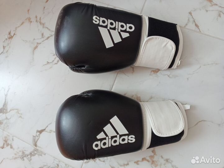 Боксерские перчатки 10 oz adidas