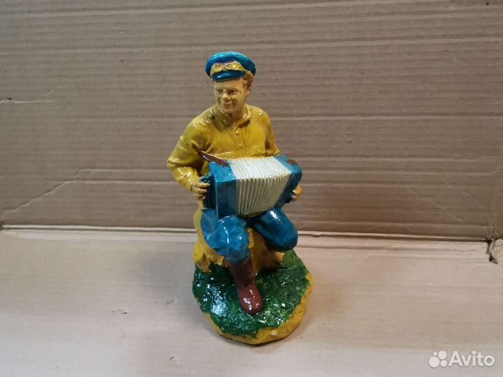 Статуэтка Гармонист, Василий Теркин СССР