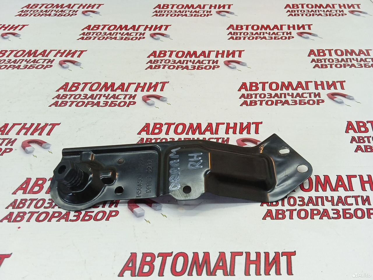 Кронштейн телевизора правый Voyah Dream