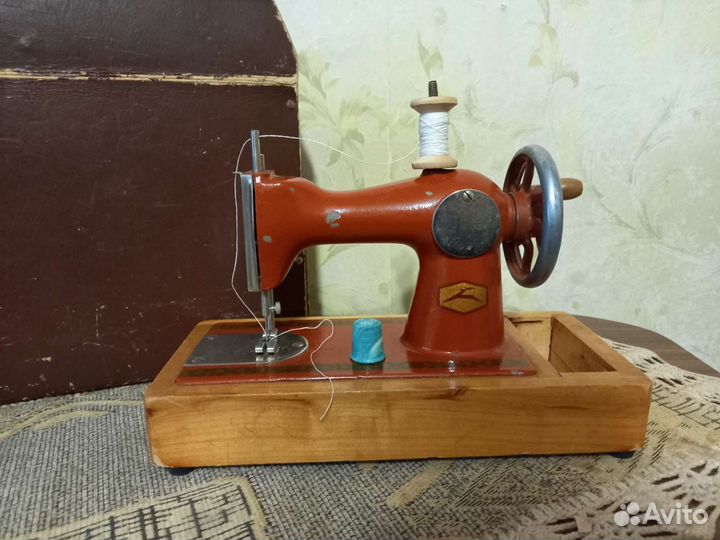 Детская швейная машинка