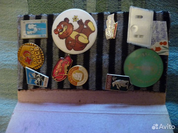 Продам значки