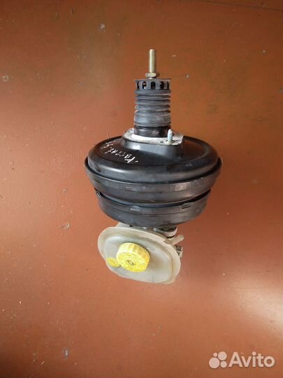 Вакумник в сборе на volkswagen 4b3612105