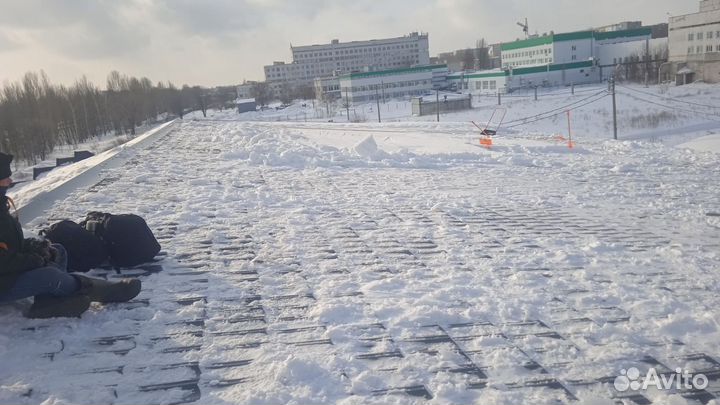 Уборка снега вручную,Чистка крыши
