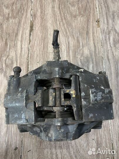 Тормозной суппорт задний правый Mercedes S-Class