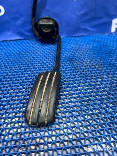 Педаль газа Renault Symbol седан 2008