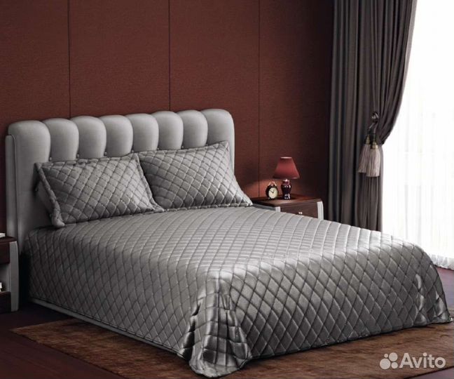 Покрывало с подушками новое. Размер 240*230, 50*70