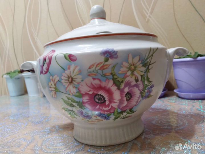 Фарфоровая супница