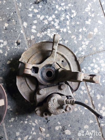 Суппорт передний для Renault Logan