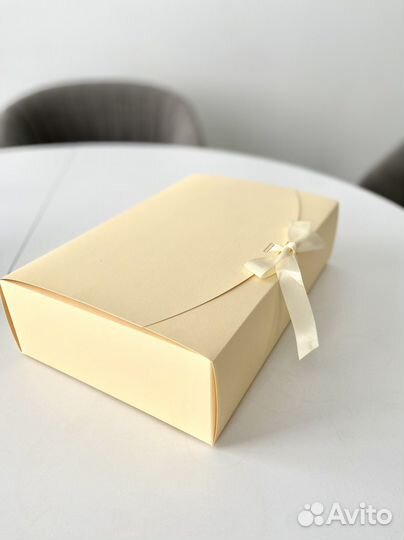 Подарочная коробка