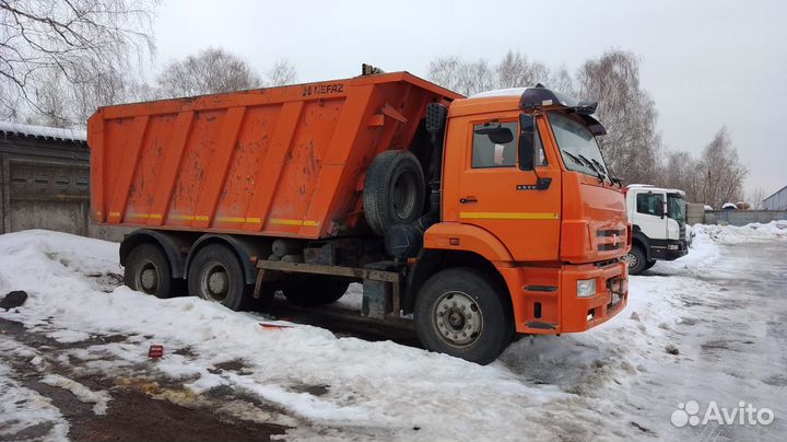 Водитель самосвала
