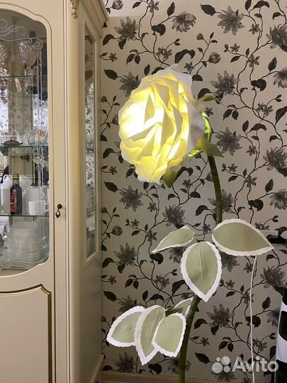 Светильник-цветок (ночник)