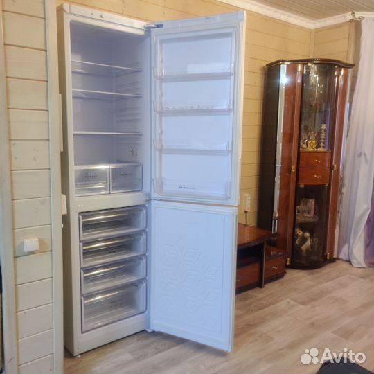 Холодильник,Бирюса