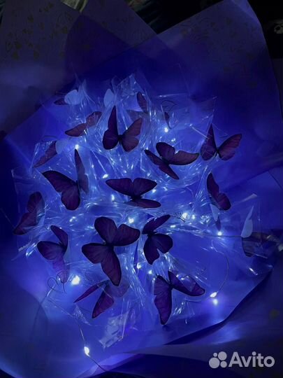Цветы из светящихся бабочек