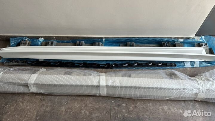 Накладки на пороги оригинал на мб GLE w167 amg