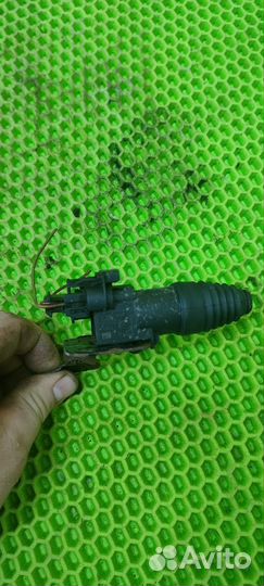 Концевик капота opel Astra H, zafira B,meriva A