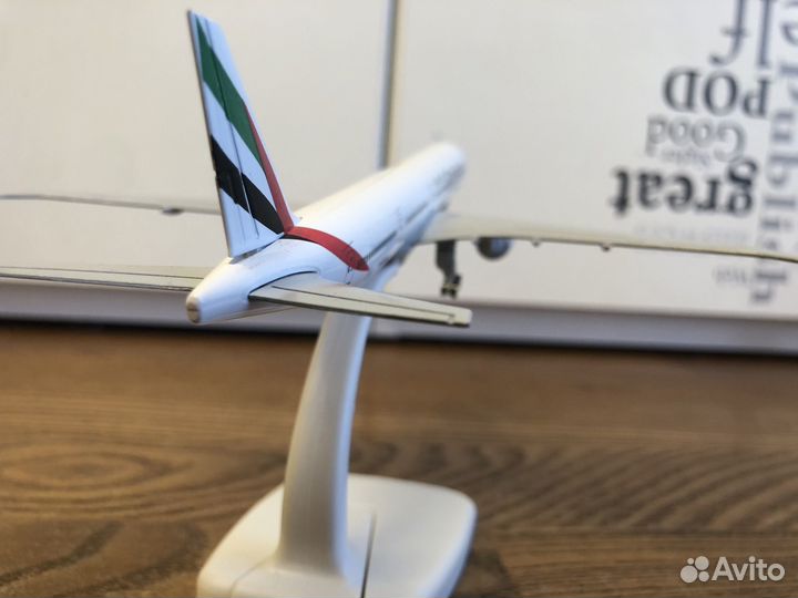 Модель самолета 1:400