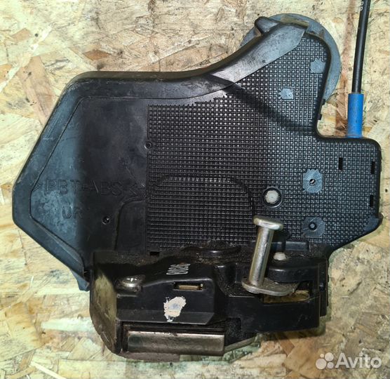 Замок двери задний правый Toyota Windom MCV30