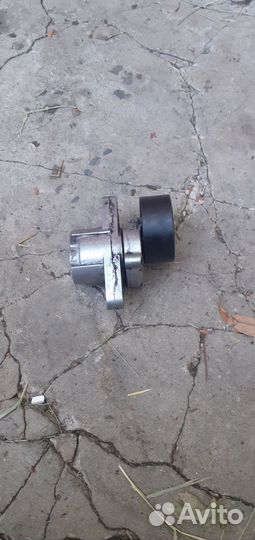 Ролик натяжителя ремня генератора