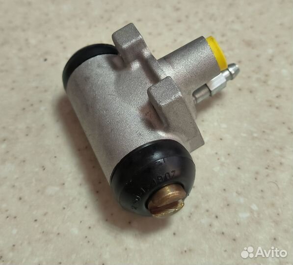 Цилиндр тормозной левый Lpr 4568