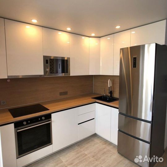 Кухня белая без ручек