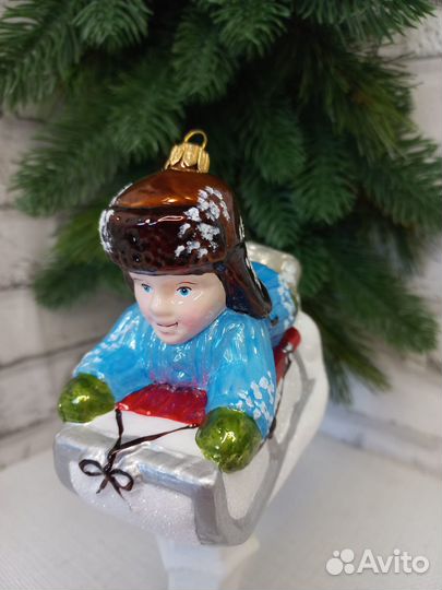 Ёлочная игрушка Мальчик в санях, Польша