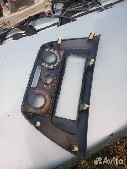 Накладка в торпедо Mitsubishi Lancer 9