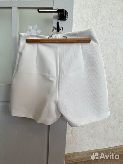 Шорты женские белые