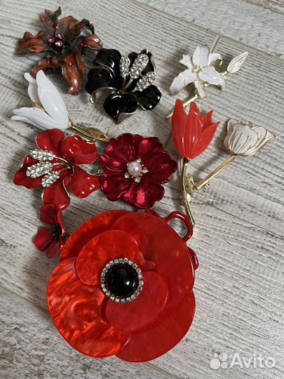 Брошь цветок