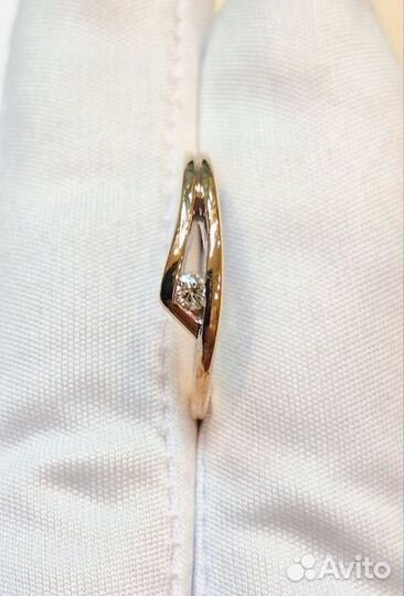 Золотое кольцо с бриллиантом 17,5р
