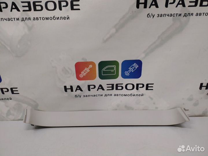 Накладка потолка задняя левая Toyota Land Cruiser