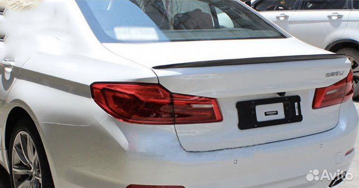 Лип спойлер на крышку багажника заднее стекло