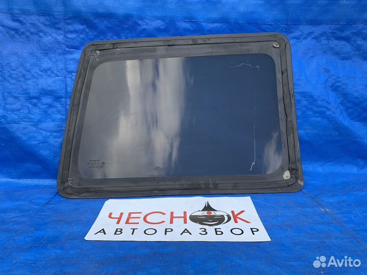 Стекло кузовное глухое заднее левое Jeep Patriot