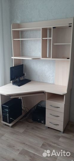 Продаю компьютерный стол