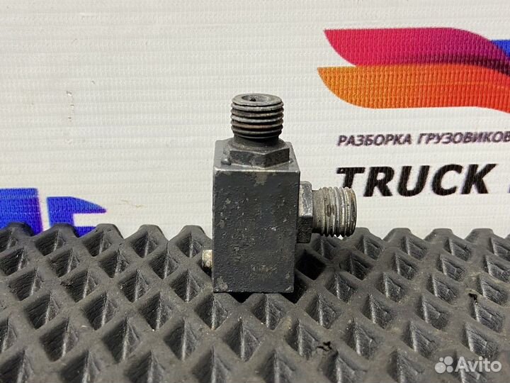 1902861 Соединитель шлангов подъема кабины