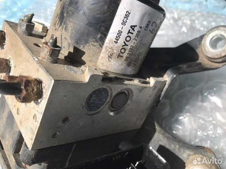 Блок abs Toyota Sequoia Platinum XK60 3urfe 2013