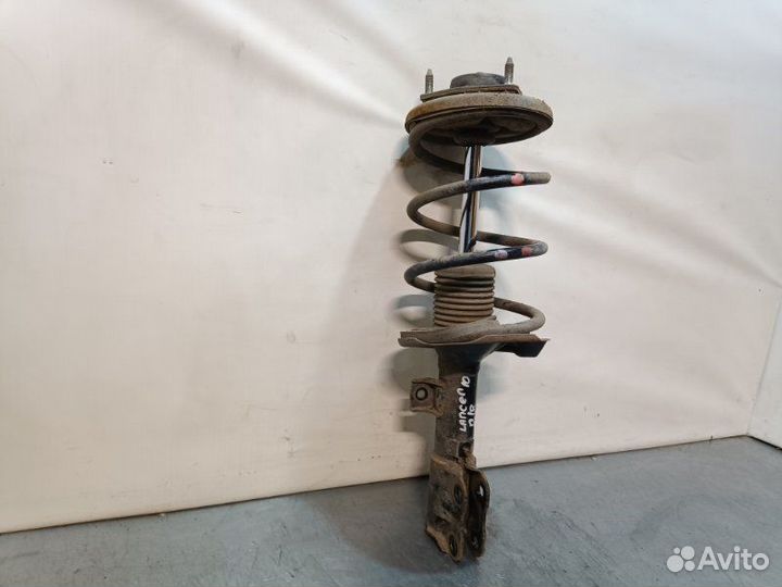 Стойка подвески передняя правая Mitsubishi Lancer