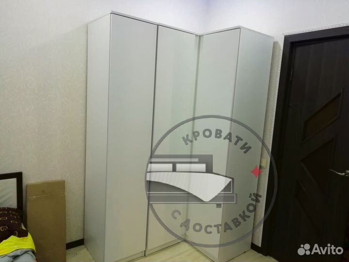 Шкаф
