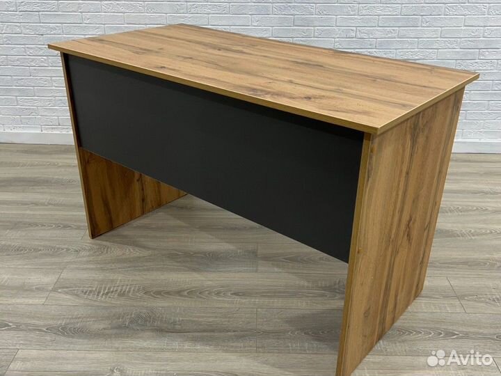 Компьютерный/школьный стол коричневый