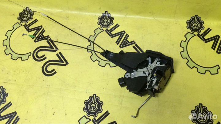 Замок двери задний правый Toyota Rav4 ACA21 1azfse